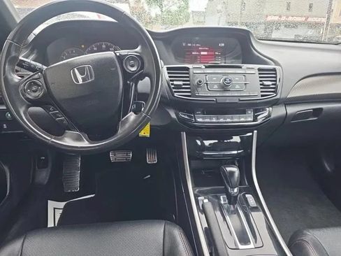 Used 2017 Honda Accord Sport Special Edition image 4