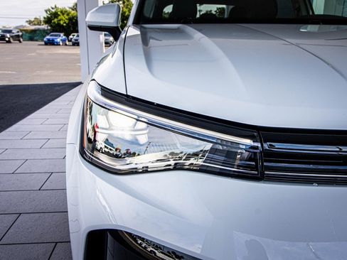 New 2026 Volkswagen Taos SE image 6