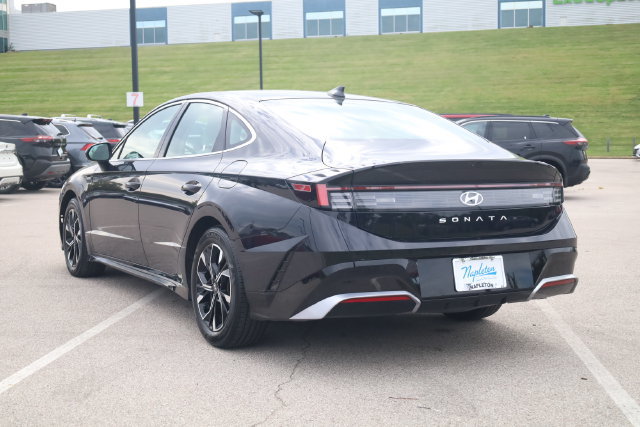 Used 2025 Hyundai Sonata SEL FWD image 5
