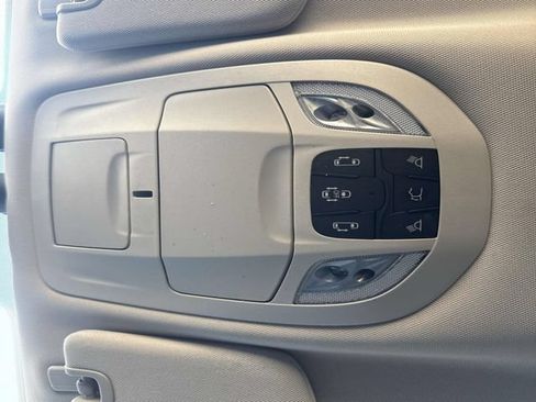 Used 2022 Chrysler Pacifica Touring-L FWD image 78