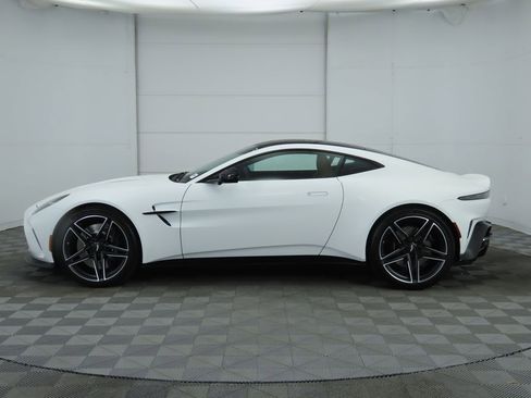 Used 2025 Aston Martin V8 Vantage Coupe image 8