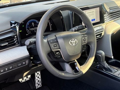 Certified 2025 Toyota Camry SE w/ Convenience Package image 8