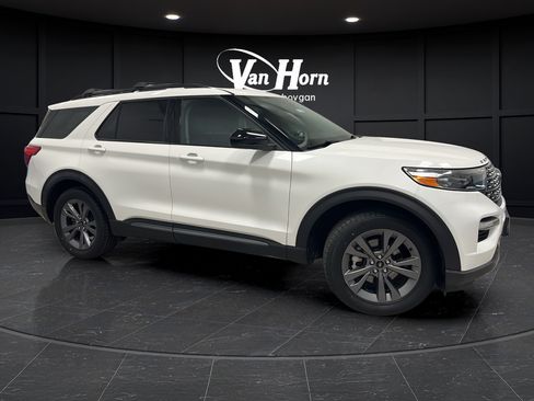 Used 2022 Ford Explorer XLT w/ Equipment Group 202A AWD/4WD image 1