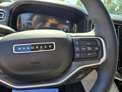 Used 2023 Jeep Wagoneer L Series III w/ Premium Group I AWD/4WD image 20
