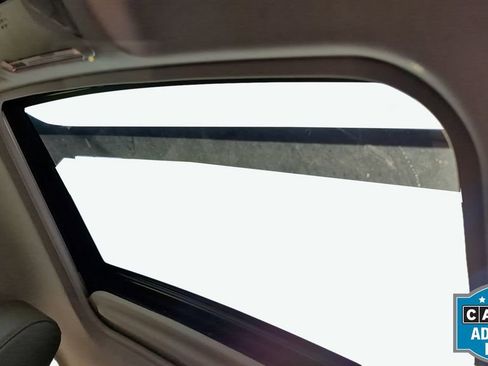 Used 2021 Toyota RAV4 XLE Premium image 11