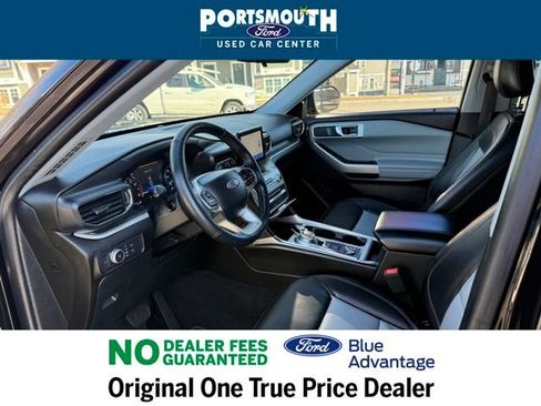Used 2022 Ford Explorer XLT w/ Equipment Group 202A image 4