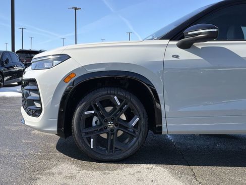 New 2026 Volkswagen Tiguan SE R-Line image 9