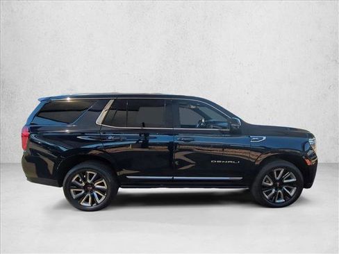 Used 2021 GMC Yukon Denali w/ Denali Premium Package AWD/4WD image 4