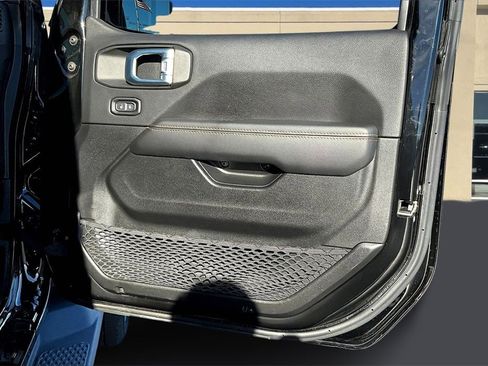 Used 2021 Jeep Gladiator Overland image 28