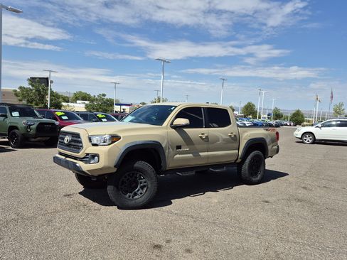 Used 2017 Toyota Tacoma TRD Off-Road w/ Tow Package (A/T) AWD/4WD image 1