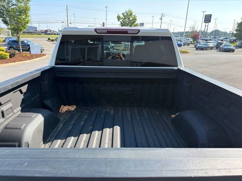 Used 2022 GMC Sierra 1500 SLT w/ SLT Premium Plus Package AWD/4WD image 16