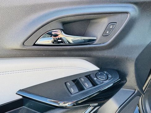 Used 2025 Chevrolet Trax LT w/ LT Convenience Package image 11