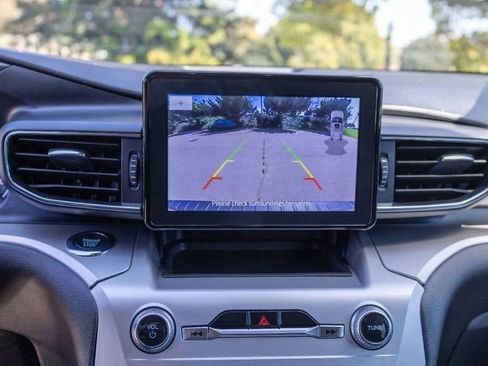 Used 2022 Ford Explorer XLT w/ Equipment Group 202A image 49