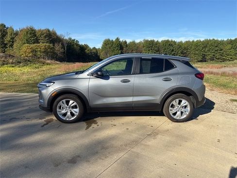 Used 2024 Buick Encore GX Preferred image 2