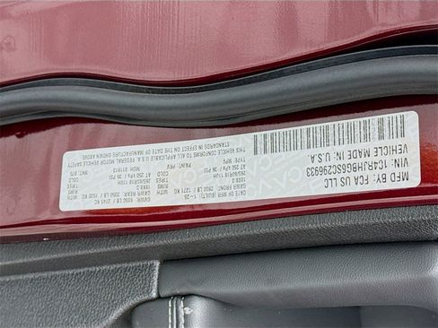 Used 2025 Jeep Grand Cherokee Limited w/ Trailer Tow Package image 27