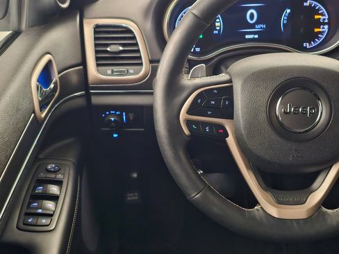 Used 2017 Jeep Grand Cherokee Limited AWD/4WD image 9