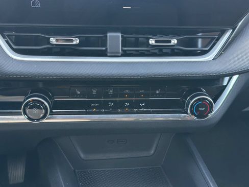 Used 2025 Chevrolet Equinox LT AWD/4WD image 17