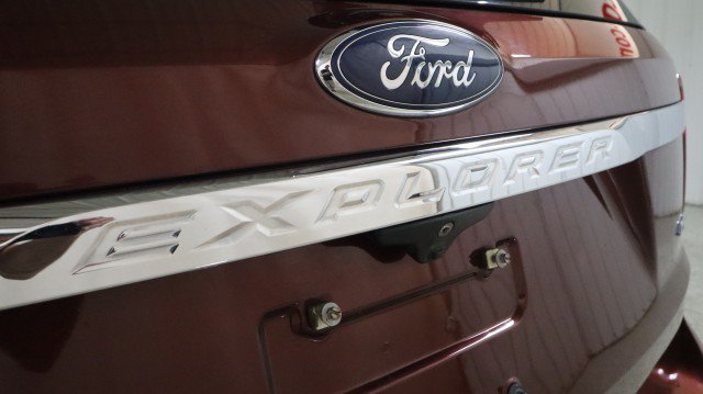 Used 2016 Ford Explorer XLT w/ Equipment Group 202A AWD/4WD image 23