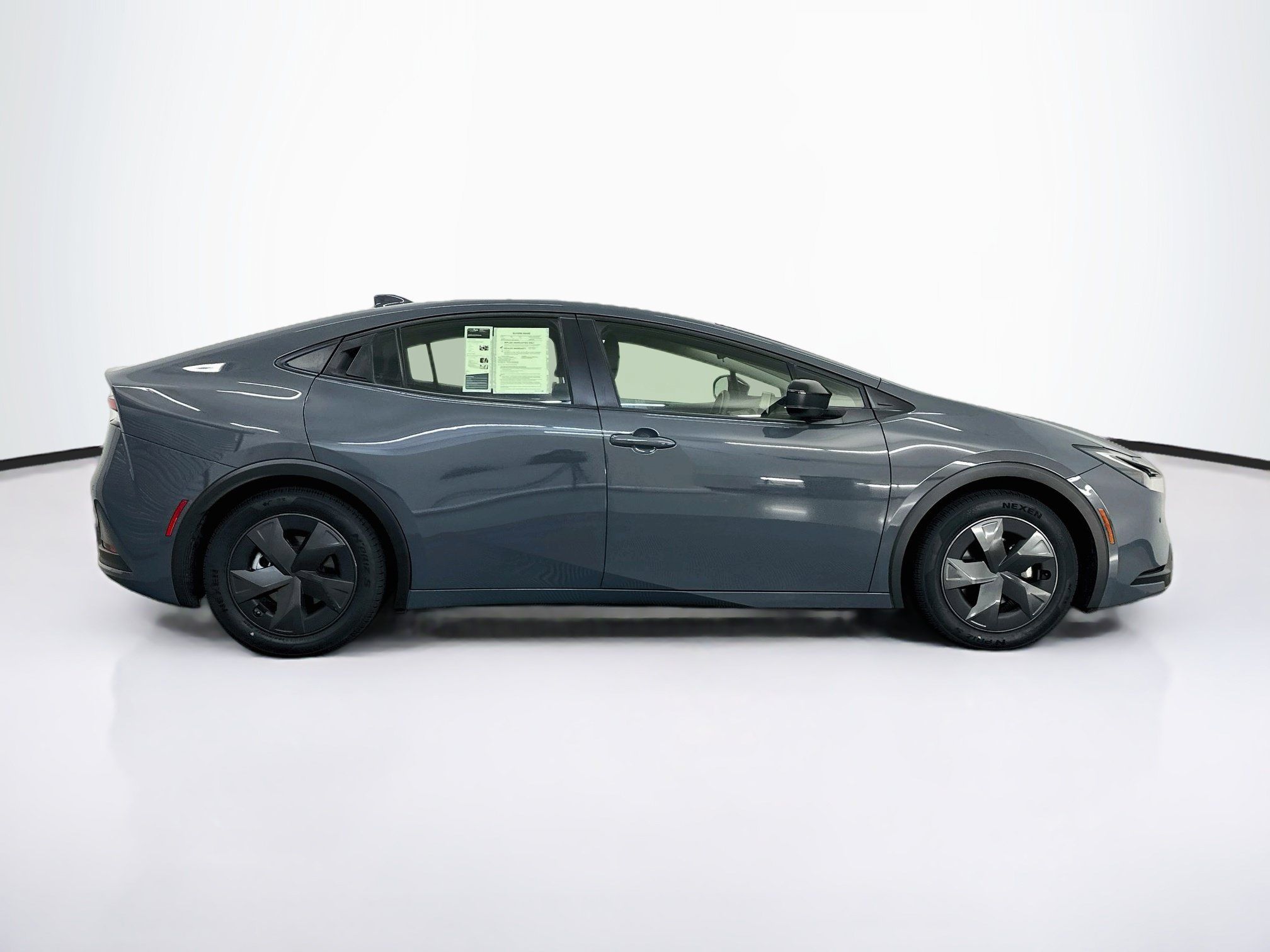 Used 2025 Toyota Prius LE FWD image 10