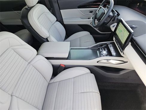 New 2026 Lincoln Nautilus Reserve image 13