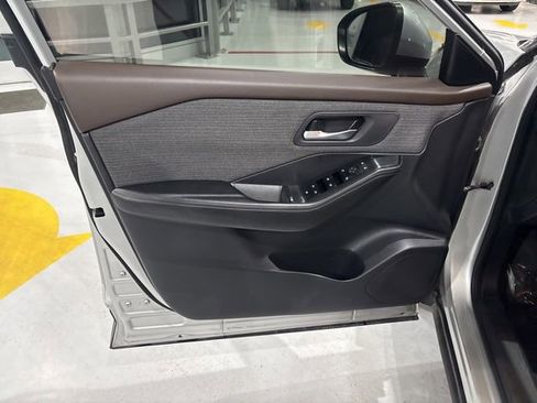 Used 2021 Nissan Rogue SV image 10