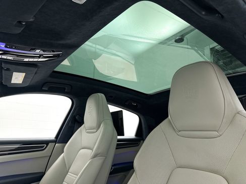 Used 2022 Porsche Cayenne Turbo image 5