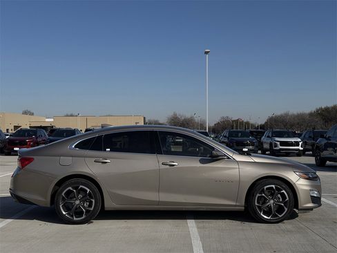Used 2023 Chevrolet Malibu LT w/ Driver Confidence Package image 3