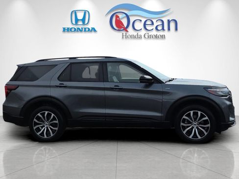 Used 2025 Ford Explorer ST-Line AWD/4WD image 2