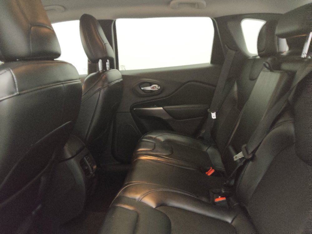 Used 2020 Jeep Cherokee Latitude Plus FWD image 18