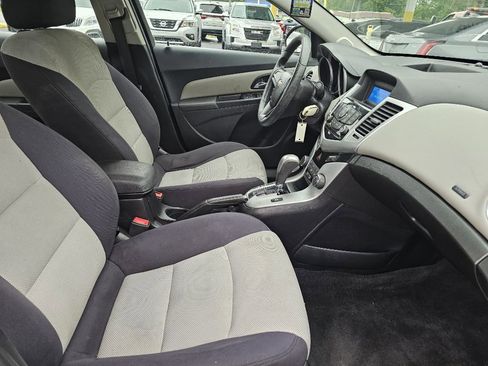 Used 2014 Chevrolet Cruze LS FWD image 27