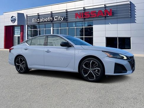 Used 2023 Nissan Altima 2.5 SR image 1