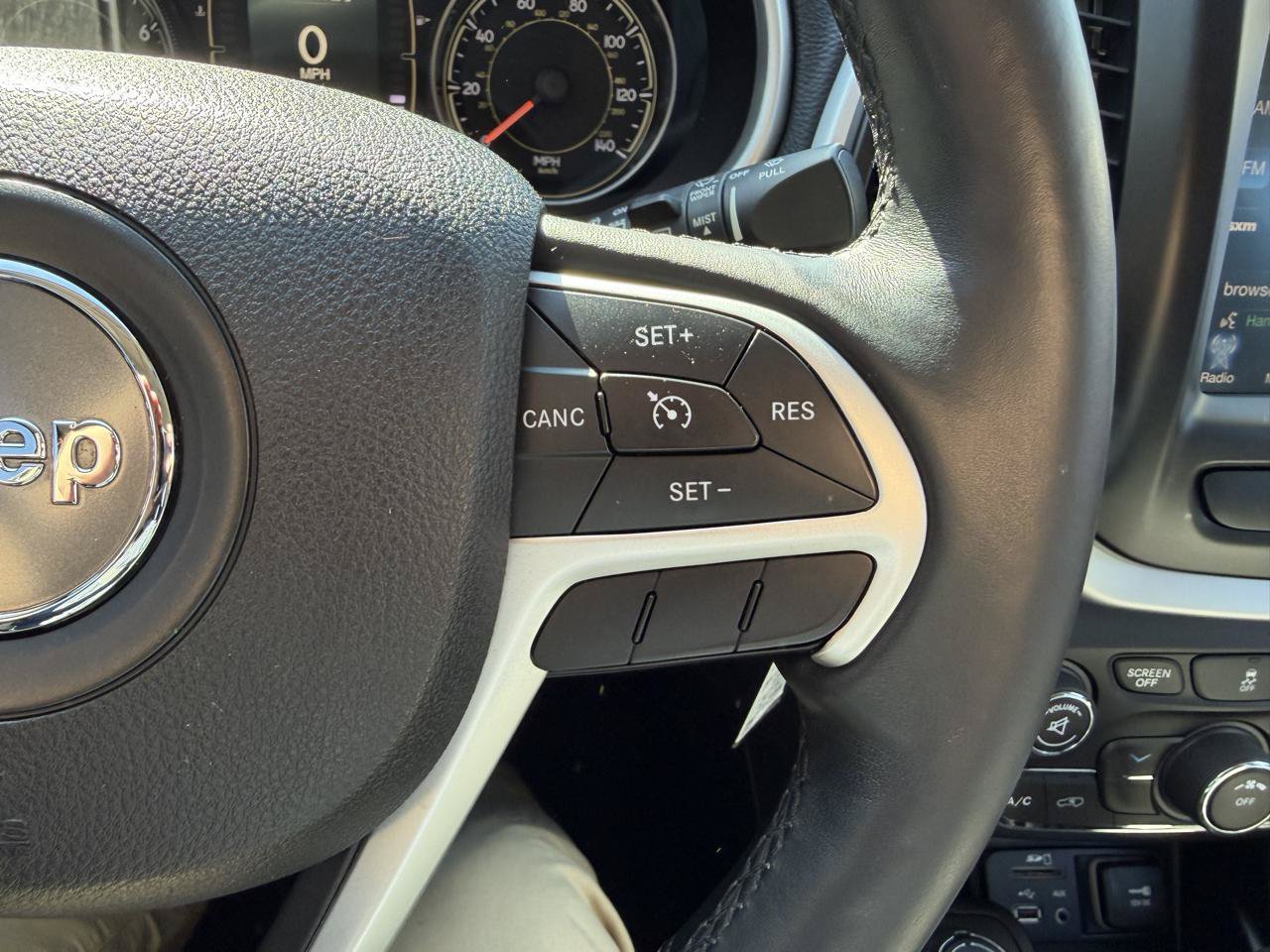 Used 2014 Jeep Cherokee Latitude w/ Cold Weather Group AWD/4WD image 25