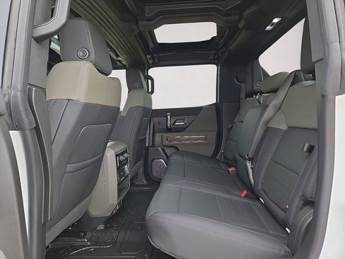 Used 2025 GMC Hummer EV 2X w/ LPO, Sport Package AWD/4WD image 16