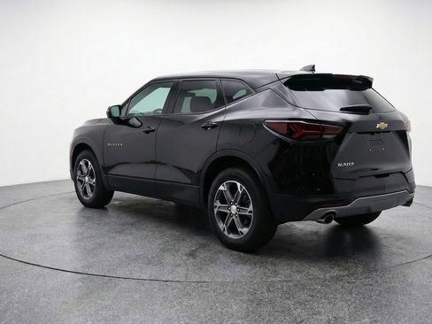 Used 2025 Chevrolet Blazer LT FWD image 6