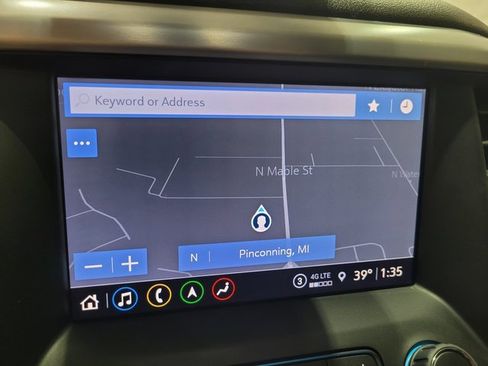 Used 2022 GMC Acadia SLT w/ GMC Pro Grade Package image 8