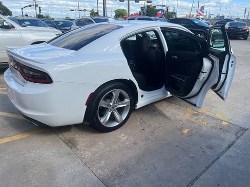 Used 2018 Dodge Charger R/T RWD image 11