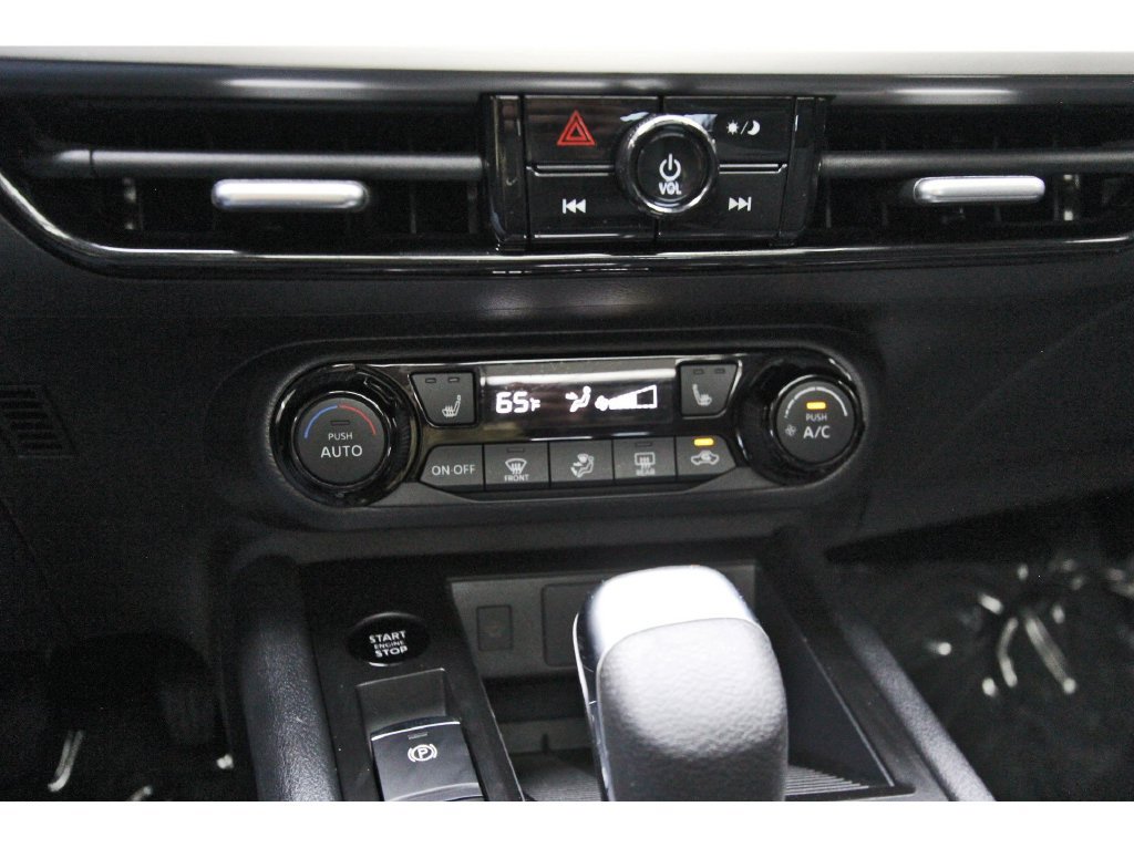 Used 2026 Nissan Kicks SV w/ SV Premium Package FWD image 27