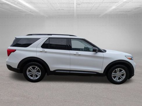 Used 2021 Ford Explorer XLT w/ Equipment Group 202A RWD image 4