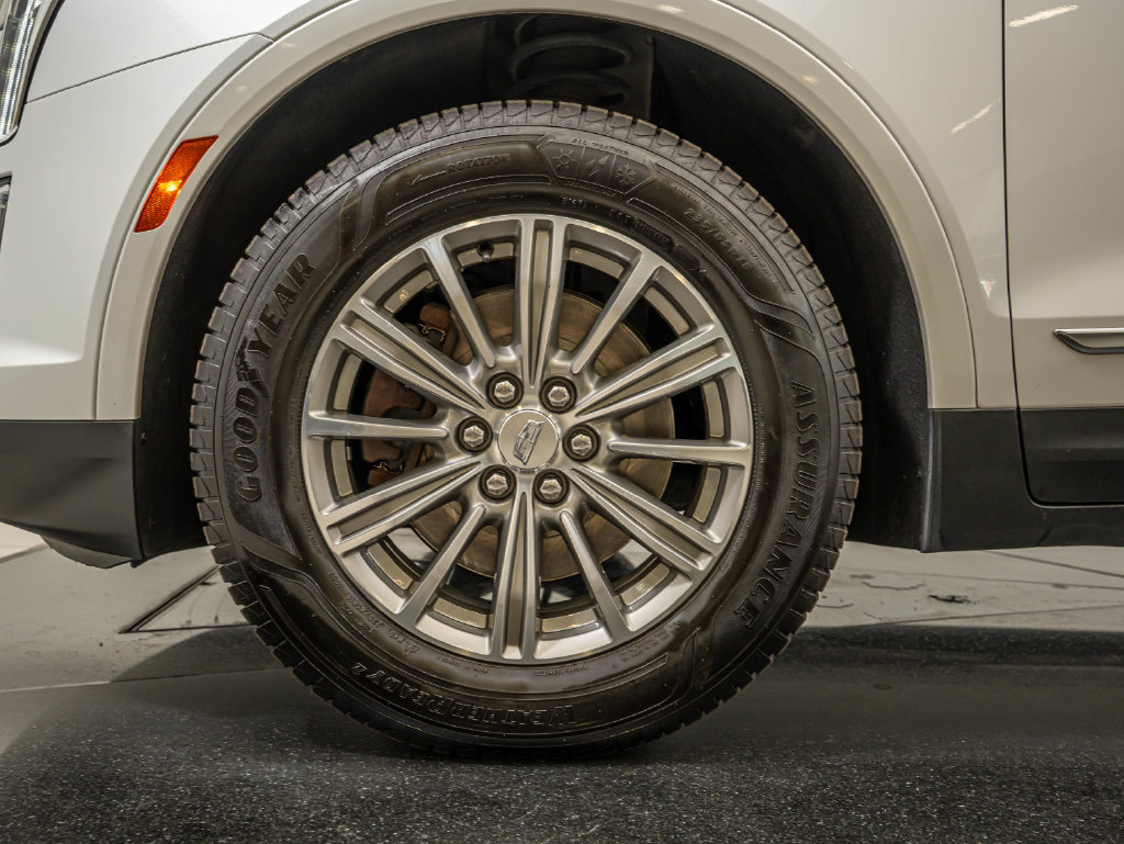 Used 2017 Cadillac XT5 Luxury w/ Driver Awareness Package FWD image 13