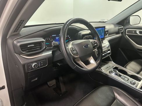 Used 2022 Ford Explorer XLT image 61