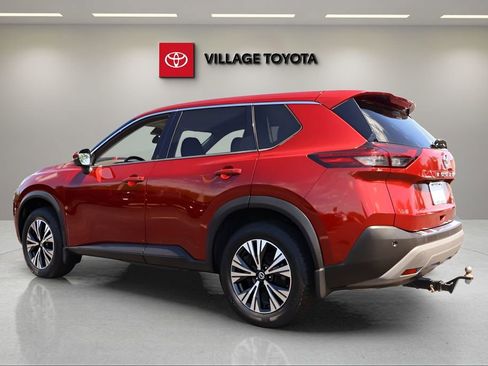 Used 2021 Nissan Rogue SV FWD image 3