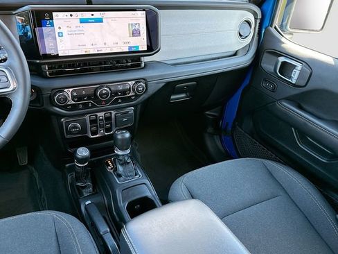 Used 2024 Jeep Wrangler Sahara image 22