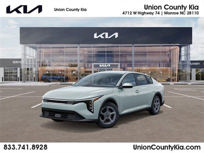 New 2025 Kia K4 LXS