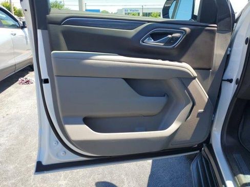 Used 2023 GMC Yukon SLT w/ SLT Luxury Package AWD/4WD image 18