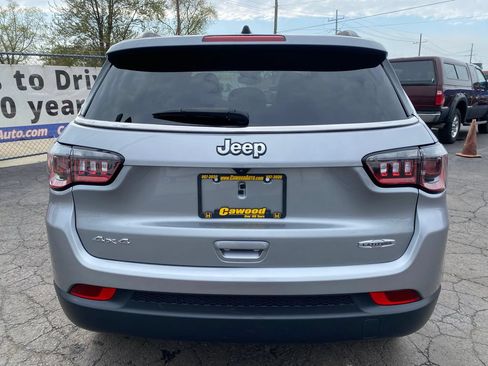 Used 2024 Jeep Compass Latitude AWD/4WD image 3
