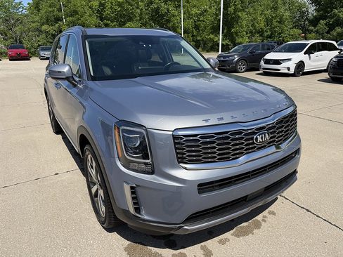 Used 2020 Kia Telluride S FWD image 2