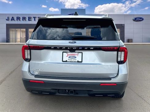 Certified 2025 Ford Explorer Active RWD image 6