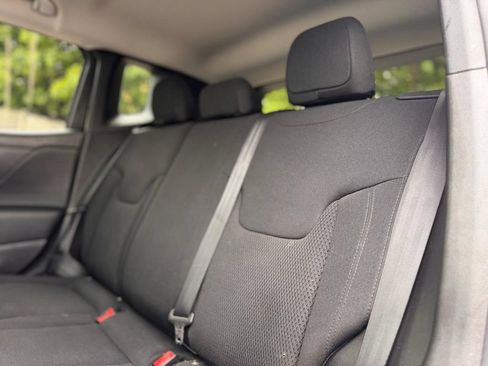 Used 2018 Jeep Renegade Altitude AWD/4WD image 21