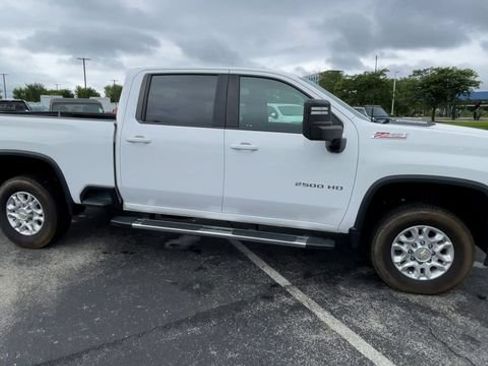 Used 2023 Chevrolet Silverado 2500 LT w/ Convenience Package AWD/4WD image 3