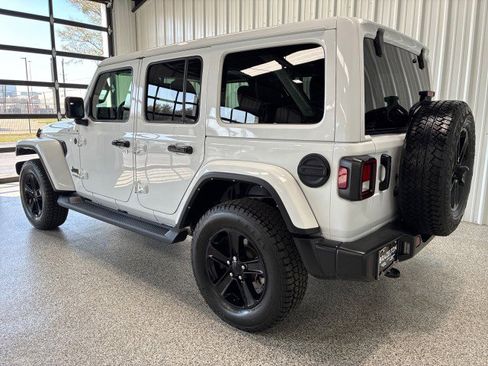 Used 2021 Jeep Wrangler Unlimited Sahara image 2